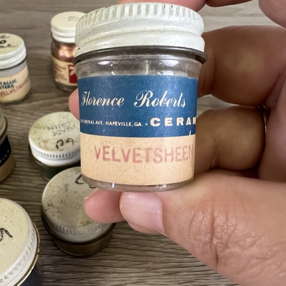 VTG Glass Bottles of Metal Luster Powder Paint for Ceramics Lot Of 32 from 1960s - Picture 4 of 8